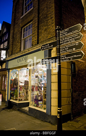 Viste di Shrewsbury e strade per lo shopping e segni Foto Stock