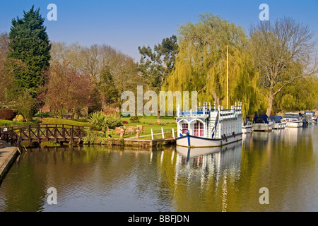 Regno Unito Goring barche sul Tamigi Foto Stock