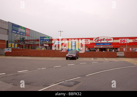 Un mini centro commerciale a Colindale, London, England, Regno Unito Foto Stock