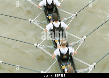 Il team di canottaggio canottaggio scull, vista ritagliata Foto Stock