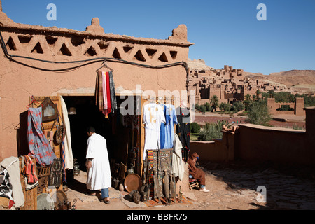 Africa, Nord Africa, Marocco, Atlas Regione, Ouarzazate, Ait Benhaddou, negozio di Souvenir Foto Stock