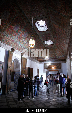 Africa, Nord Africa, Marocco Marrakech, Medina, Mellah, Palazzo Bahia, interno, con soffitto ligneo dipinto Foto Stock