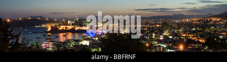 Panoramica townscape bodrum di notte Foto Stock