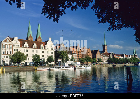 Untertrave trave inferiore fiume, parte vecchia di Lubecca, Schleswig-Holstein, Germania, Europa Foto Stock