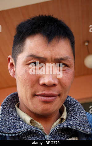 Ritratto di un uomo mongola ad Ulaan Baatar, Mongolia Foto Stock