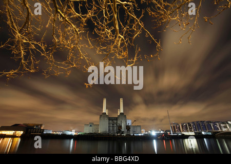 Battersea Power Station e il fiume Tamigi Foto Stock