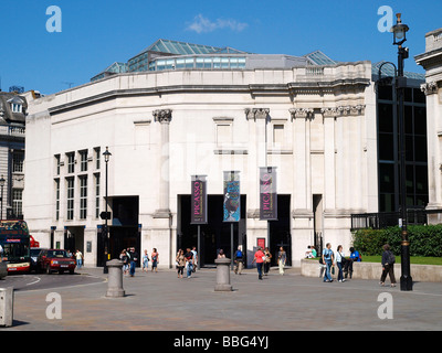 L'ala Sainsbury della National Gallery Trafalgar Square Londra UK Regno Unito GB Foto Stock