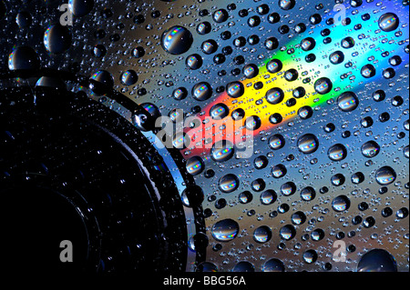 Blanc CD coperti con gocce d'acqua Foto Stock