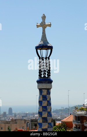 Dettaglio della torre Park Guell, Barcellona Foto Stock