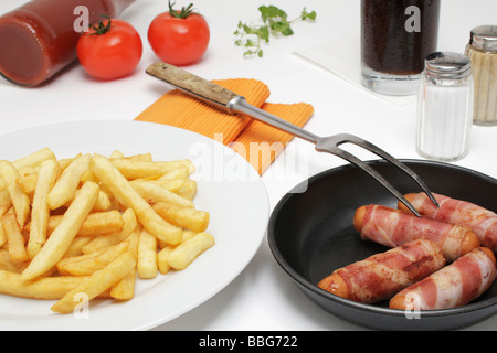 Oberland Salsiccia con patate fritte, ketchup e di coke Foto Stock