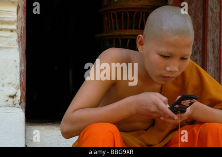 Ritratto di un giovane monaco a Luang Prabang, Laos Foto Stock