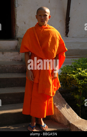 Ritratto di un giovane monaco a Luang Prabang, Laos Foto Stock