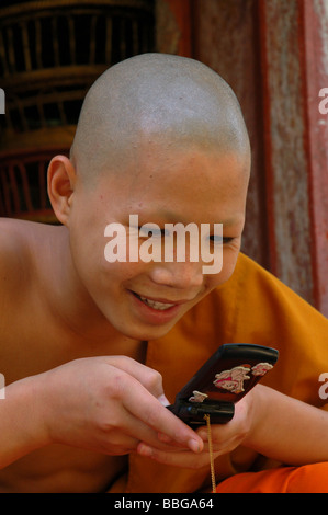 Ritratto di un giovane monaco a Luang Prabang, Laos Foto Stock