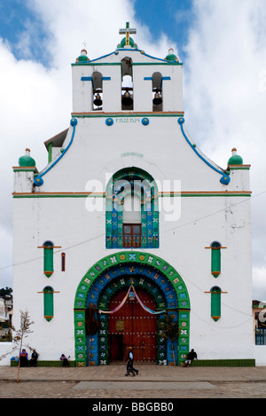 Chiesa di San Juan Chamula vicino a San Cristobal de las Casas, Chiapas, Messico, America Centrale Foto Stock