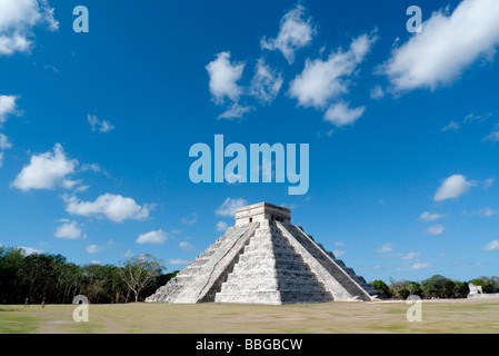 El Castillo, Kukulkan piramide a Chichen Itza, Yucatan, Messico, America Centrale Foto Stock