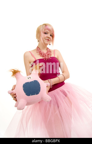 Ragazza con Lucy Monster Factory giocattolo di peluche Foto Stock