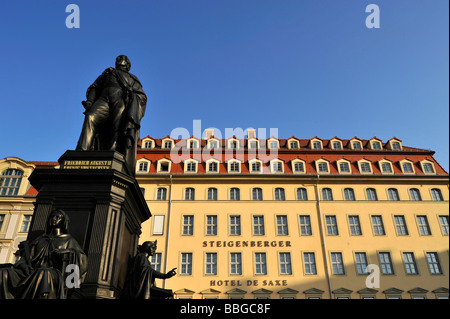 Un monumento di agosto II di Sassonia, Agosto il forte di fronte al Steigenberger Hotel de Saxe, Dresda, Libero Stato di Sassonia, Foto Stock