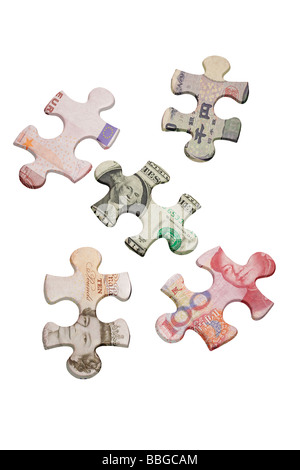 I puzzle sovrapposte con valute mondiali Foto Stock