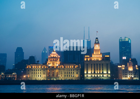 Architettura coloniale sul Bund di notte Shanghai China 2009 Foto Stock