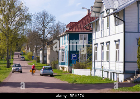Street view e la tradizionale architettura in legno Mariehamn Aland in Finlandia Foto Stock