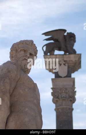 Statua in Piazza della libertà a Udine Foto Stock