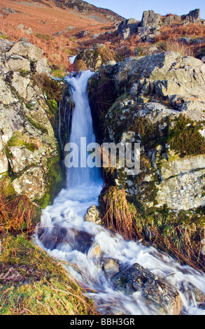 British paesaggio invernale con cascata Rannerdale Parco Nazionale del Distretto dei Laghi Cumbria Foto Stock