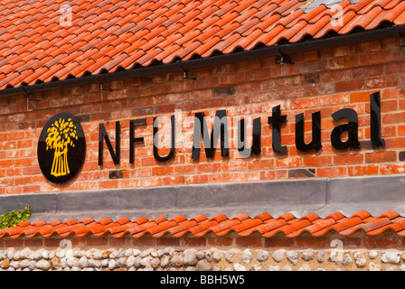 NFU segno reciproco e il logo fuori ufficio a Holt in Norfolk Regno Unito Foto Stock