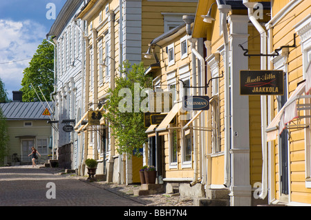 Street view nella storica Città Vecchia di Porvoo Finlandia Foto Stock
