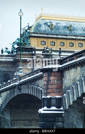 La legione Bridge e il Teatro Nazionale di Praga Foto Stock