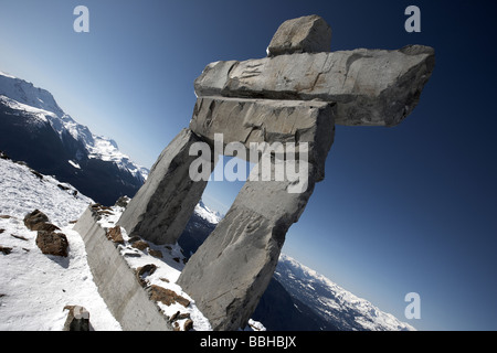 Il Inukshuk sulla Whistler Mountain che è il simbolo del 2010 Giochi Olimpici della Columbia britannica in Canada Foto Stock