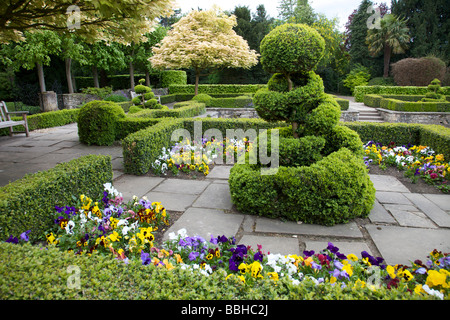 La molla al Lotherton Hall giardino, Yorkshire Foto Stock