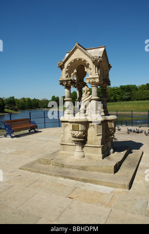 Fontana di stile gotico in Sefton Park Liverpool Regno Unito Foto Stock