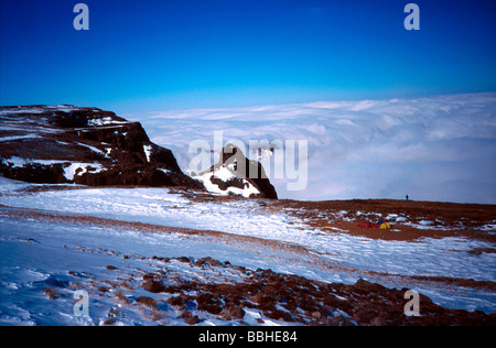 Al di sopra di giganti passano in inverno il Castello dei Giganti Drakensberg KwaZulu Natal Sud Africa Foto Stock