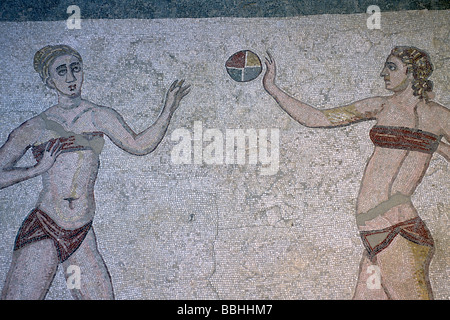 Italia, Sicilia, Piazza Armerina, Villa Romana del Casale, mosaico Ten Girls Foto Stock