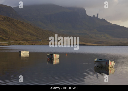 Barche a remi su Storr Lochs Foto Stock