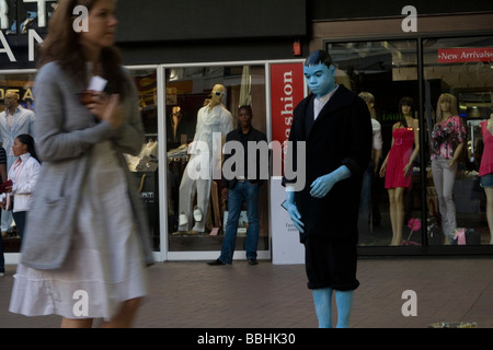 Una scena in un centro commerciale per lo shopping di Rosebank Johannesburg Foto Antony Kaminju Foto Stock