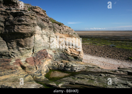 Strati di roccia in arenaria Bunter su Hilbre Island, il Wirral, Merseyside, Regno Unito Foto Stock