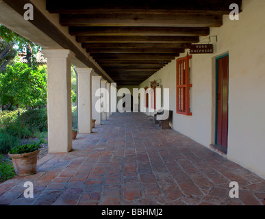 Corridoio del dormitorio e un barbiere unil Santa Barbara Mission Foto Stock