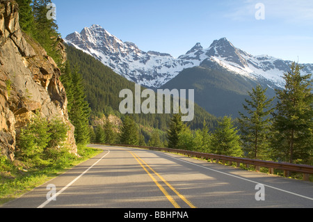 Autostrada 20 attraverso le cascate del nord dello stato di Washington Foto Stock