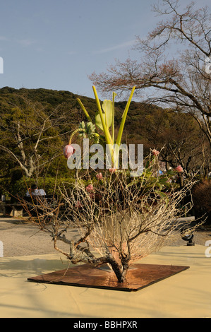 Ikebana scultura con la piante di banana nel Parco di Maruyama, Kyoto, Giappone, Asia Foto Stock