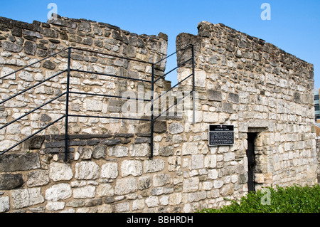 Catchcold torre era l'ultima aggiunta sostanziale per le mura costruite appositamente per trasportare il cannone agli inizi del XV secolo Foto Stock