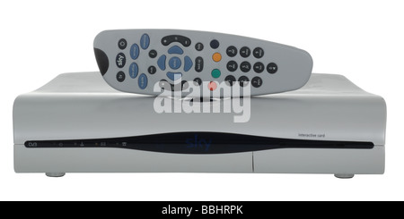 Via satellite Sky box e remote controller a mano su "Sfondo bianco" Foto Stock