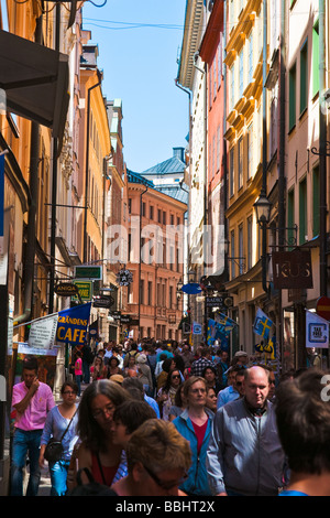 Il streetlife di Västerlånggatan il turista più trafficata strada dello shopping nel centro storico di Gamla Stan, la Città Vecchia di Stoccolma, Svezia. Foto Stock