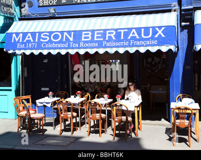 La Maison Bertaux pasticceria in Greco Street, Soho, Londra, Inghilterra. Foto Stock