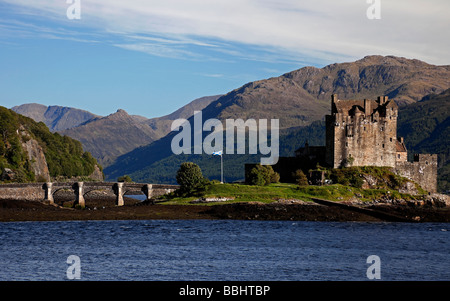 Eilean Donan Castle e Loch Duich, Kintail, Scotland, Regno Unito, Europa Foto Stock