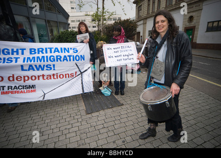 Dimostrazione presso gli uffici di Londra di Kalyx che gestiscono l'immigrazione Harmondsworth distacco Centro contro gli abusi dei diritti umani ci Foto Stock