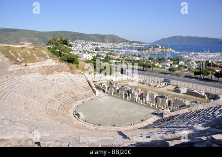 Teatro di Alicarnasso e Porto Bodrum, penisola di Bodrum, Provincia di Mugla, Turchia Foto Stock