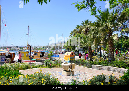 Vista sul lungomare, Bodrum, Penisola di Bodrum, Provincia di Mugla, Repubblica di Türkiye Foto Stock