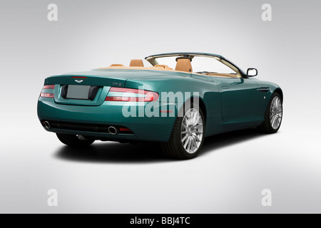 2009 Aston Martin DB9 Volante in verde - angolo posteriore vista Foto Stock