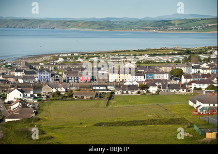 Vista generale del villaggio Aberaeron su Cardigan Bay sulla costa del Galles Ceredigion REGNO UNITO Foto Stock